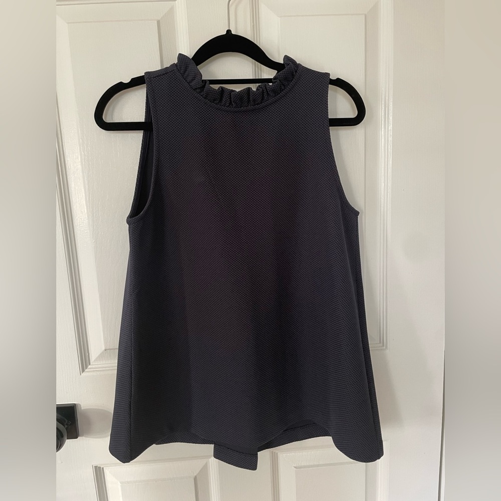 NWT Ann Taylor Ruffle VBack Top XS
